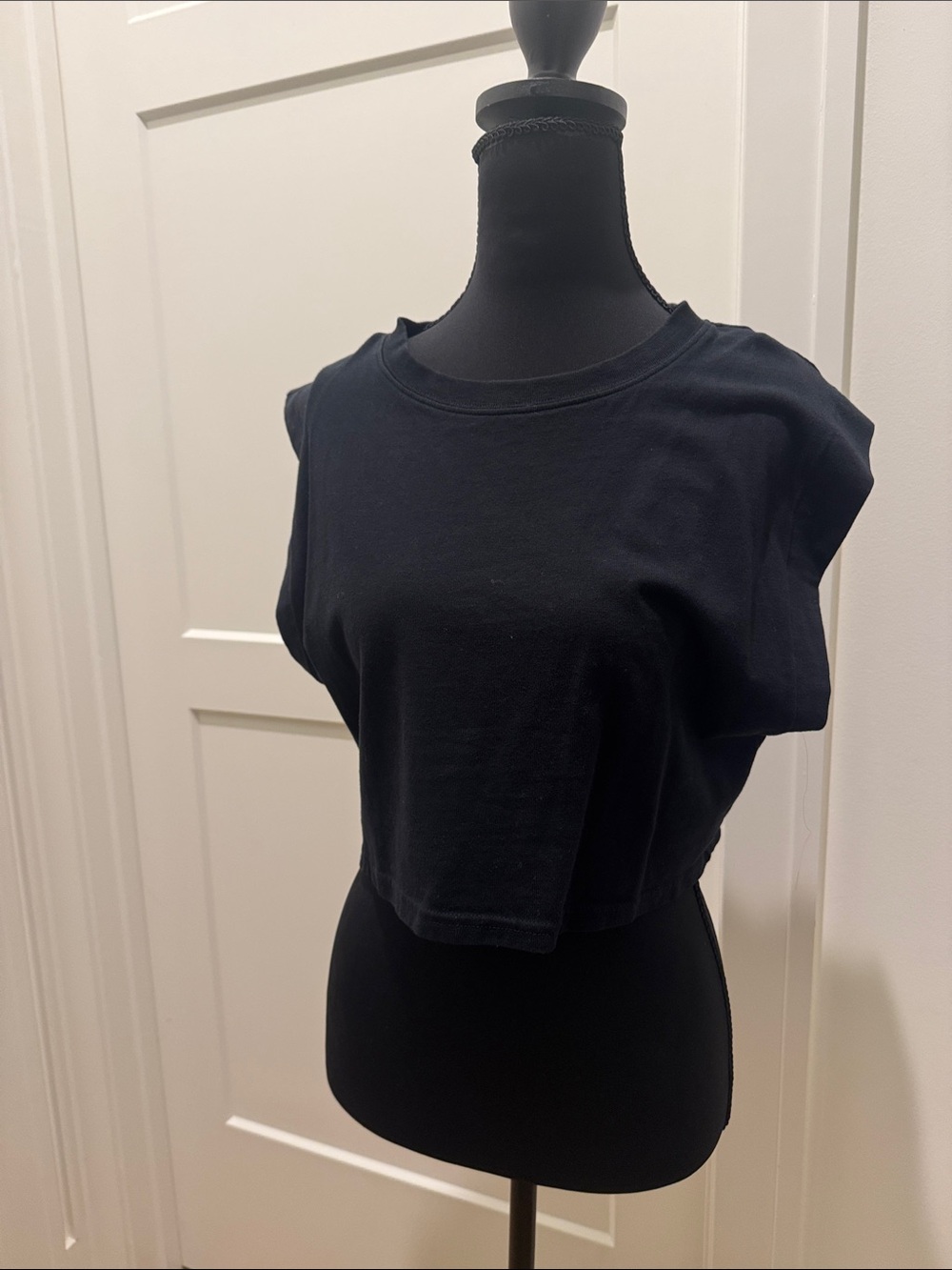 Offline Cropped Black Sleeveless Tee